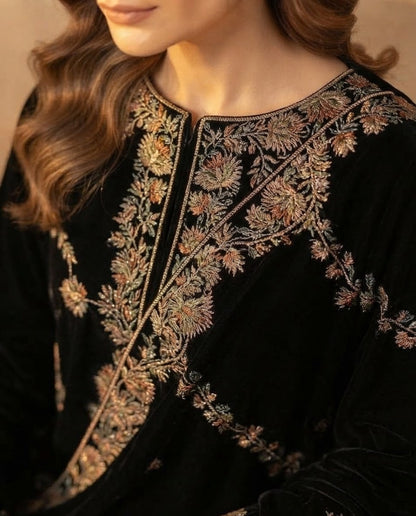 Velvet suit embroidery close-up, view 9